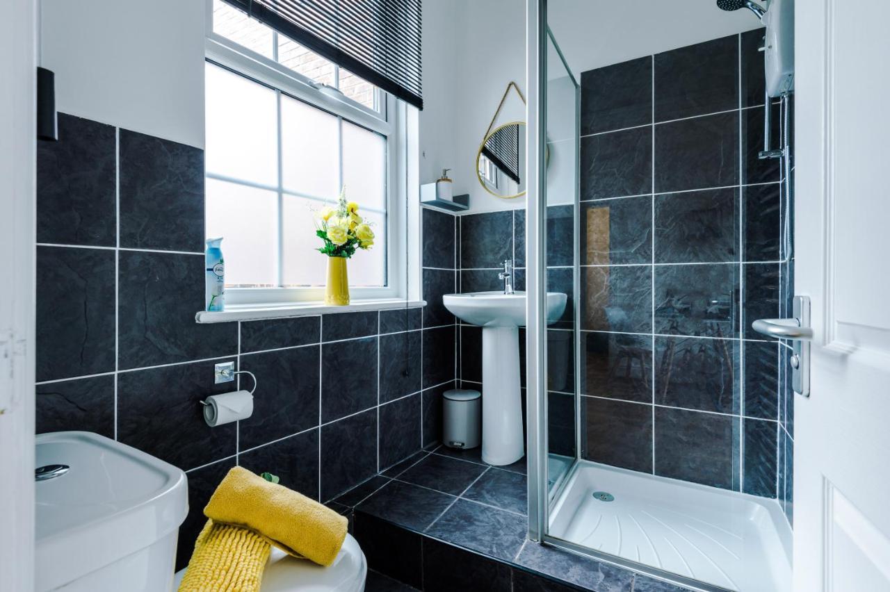 Bright 1-Bed Apartment In Chester By 53 Degrees Property, Ideal For Professionals & Couples, Great Location - Sleeps 4 Exterior foto